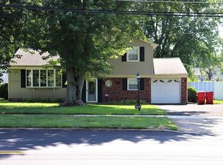 1059 Valley Rd, Warminster, PA 18974