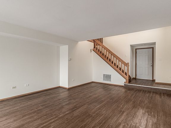 3rd image of 323 Cromwell Ct