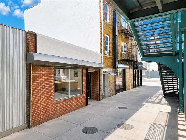 Studio, $5,500 — Photo 2