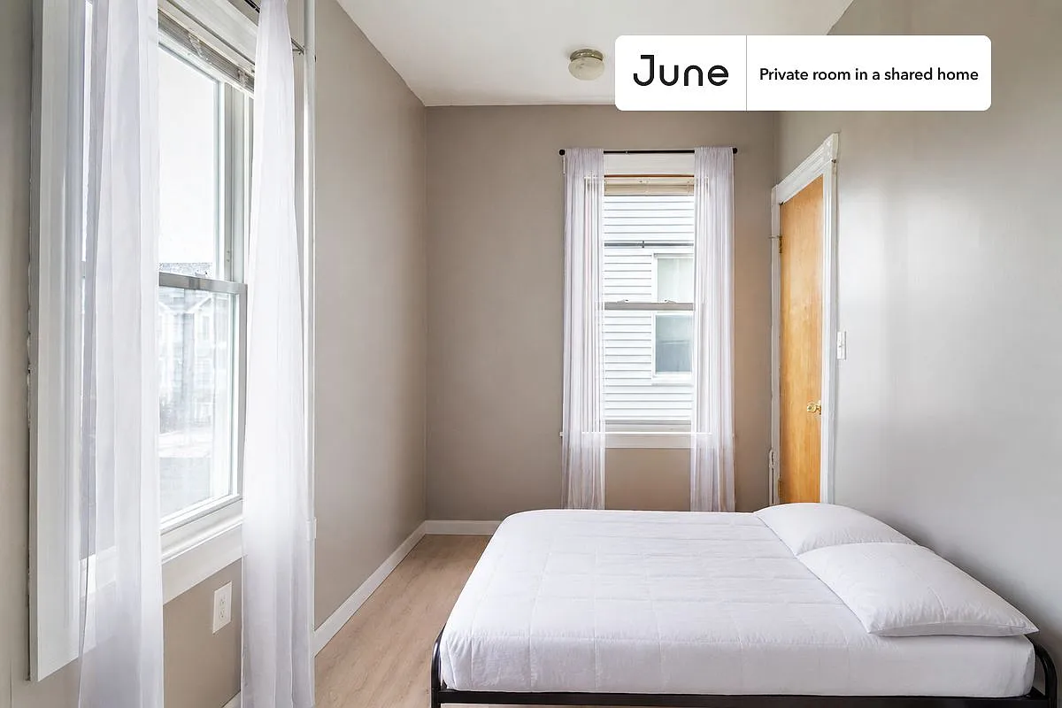 Full bedroom in 5 bed/1 bath home in Somerville #1702 E — Photo 1