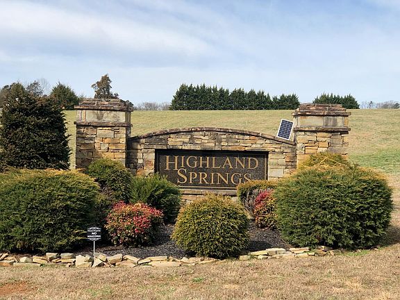 2nd image of 634 Winding Creek Way