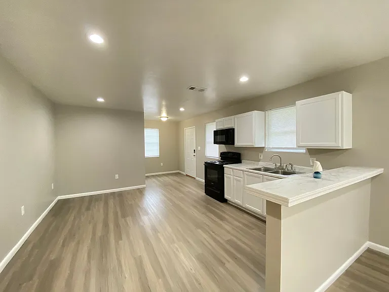 4415 W Charles Bussey Ave — Photo 6