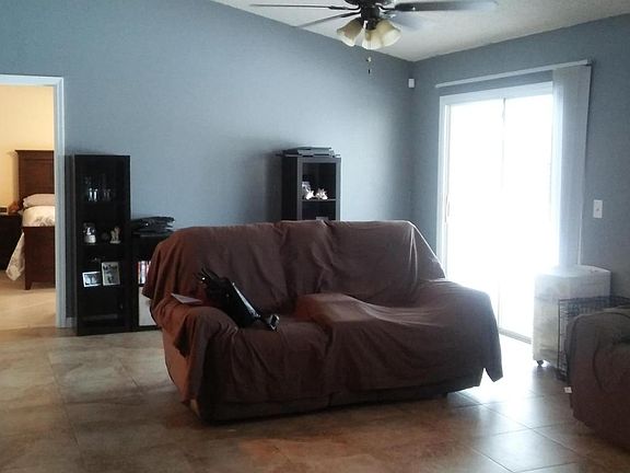 4th image of 1031 SW Versailles Ave