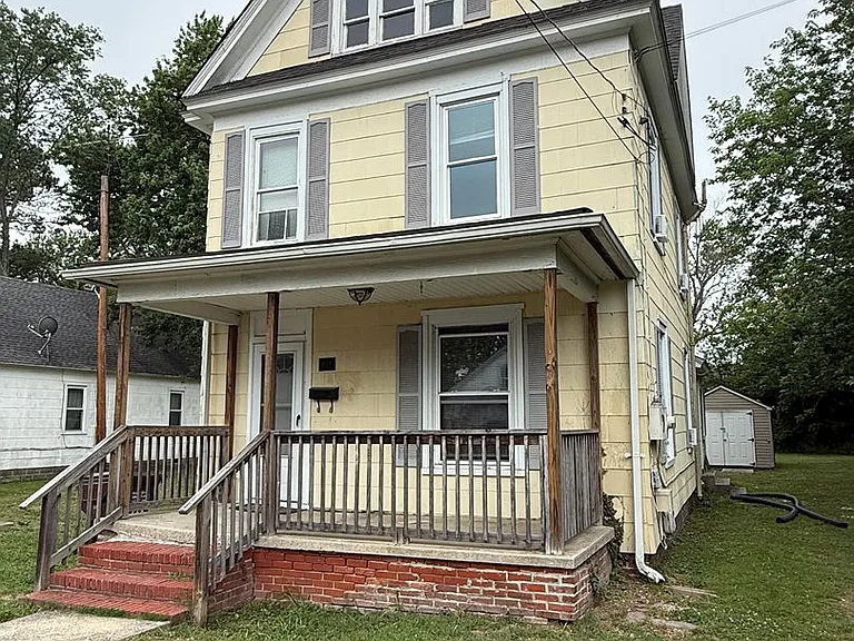 419 Oakley St — Photo 1