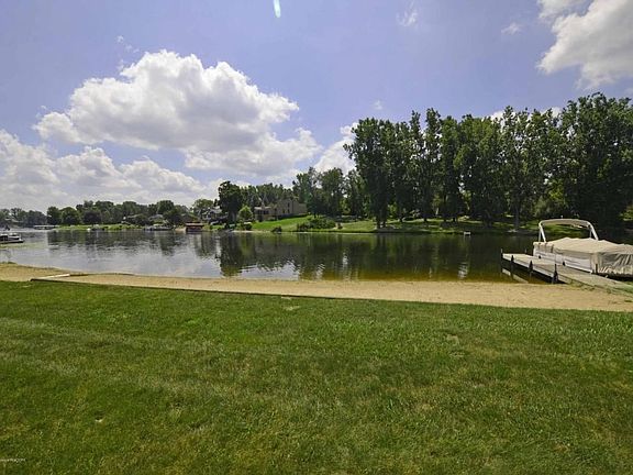 PRIVATE BEACH & DOCK