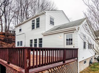 93 Kings Cove Beach Rd, Weymouth, MA 02191