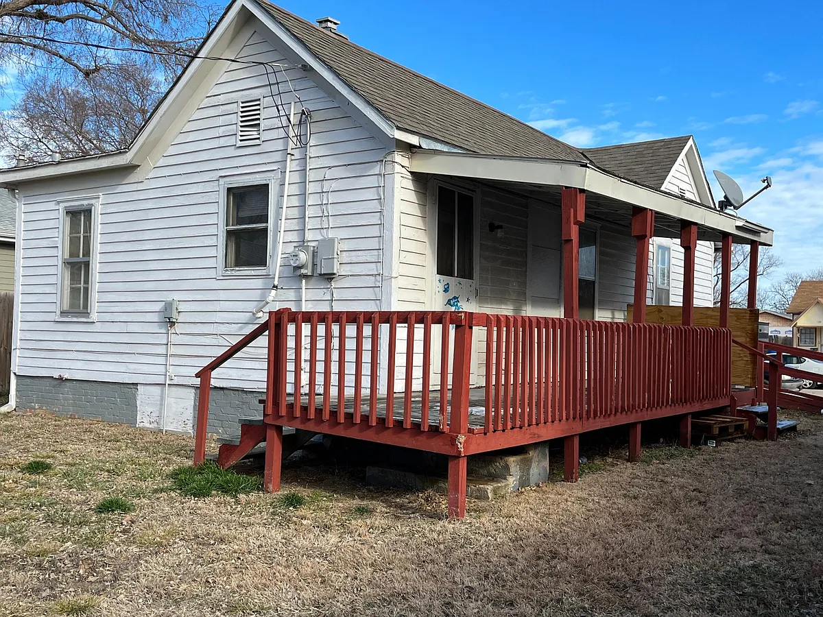 Building Photo - 130 S Columbia Ave