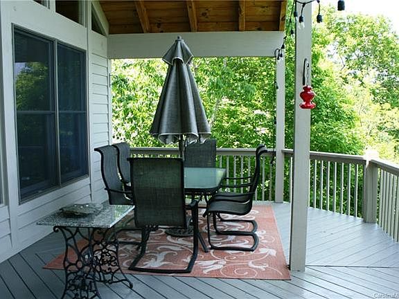 3rd image of 100 Cottage Ln