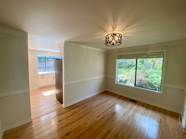 650 Jasmine Pl NW — Photo 4