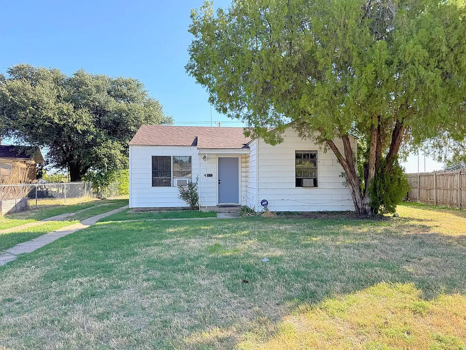 2838 Featherston Ave