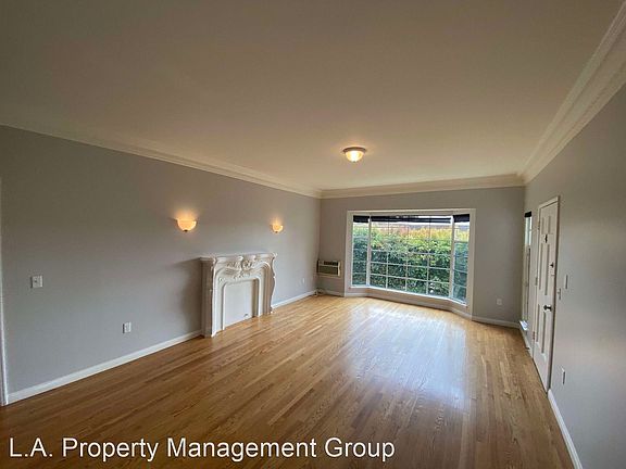 3rd image of 1445 1/2 N Hayworth Ave