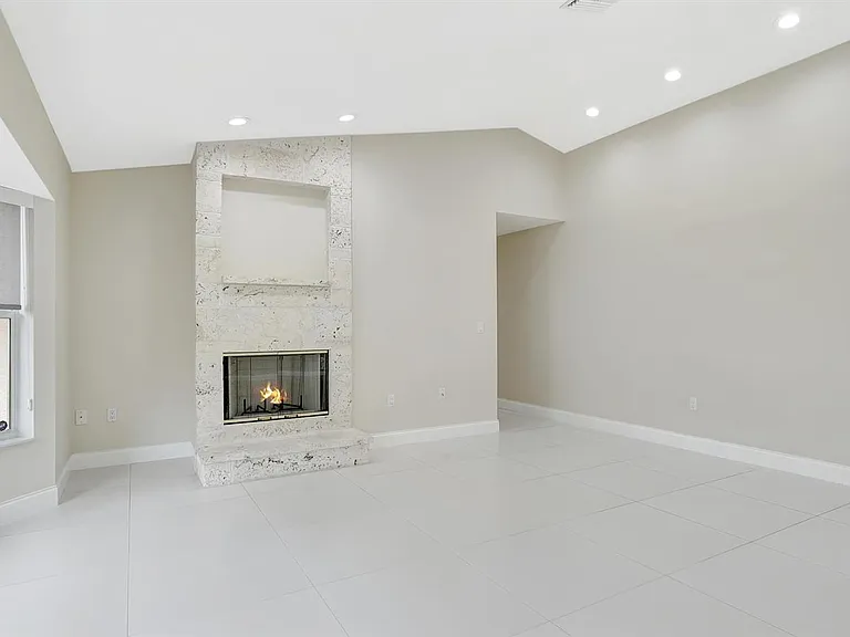 1412 NE 53rd Ct — Photo 7
