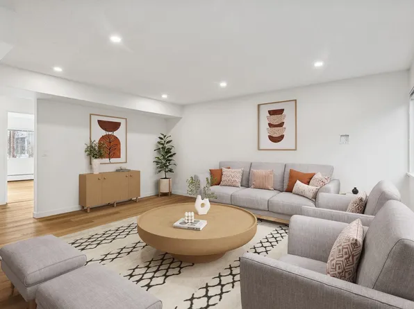 879 Westview Cres, North Vancouver, BC V7N 3X9