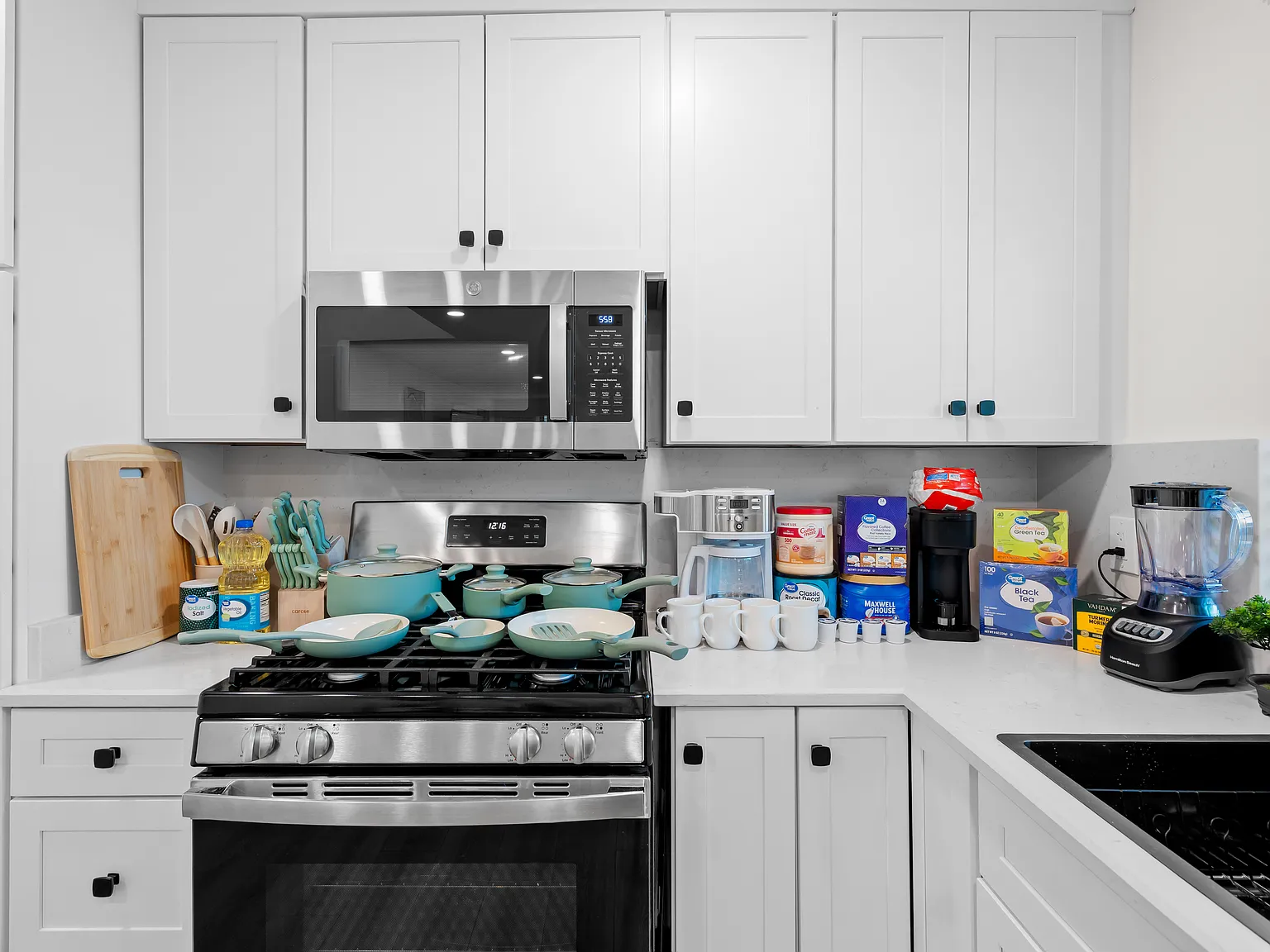 4 bed, 1232 sqft, $7,400 — Photo 4