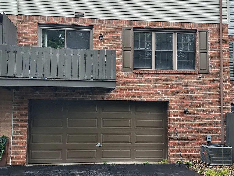 136 Crosswinds Ln — Photo 2