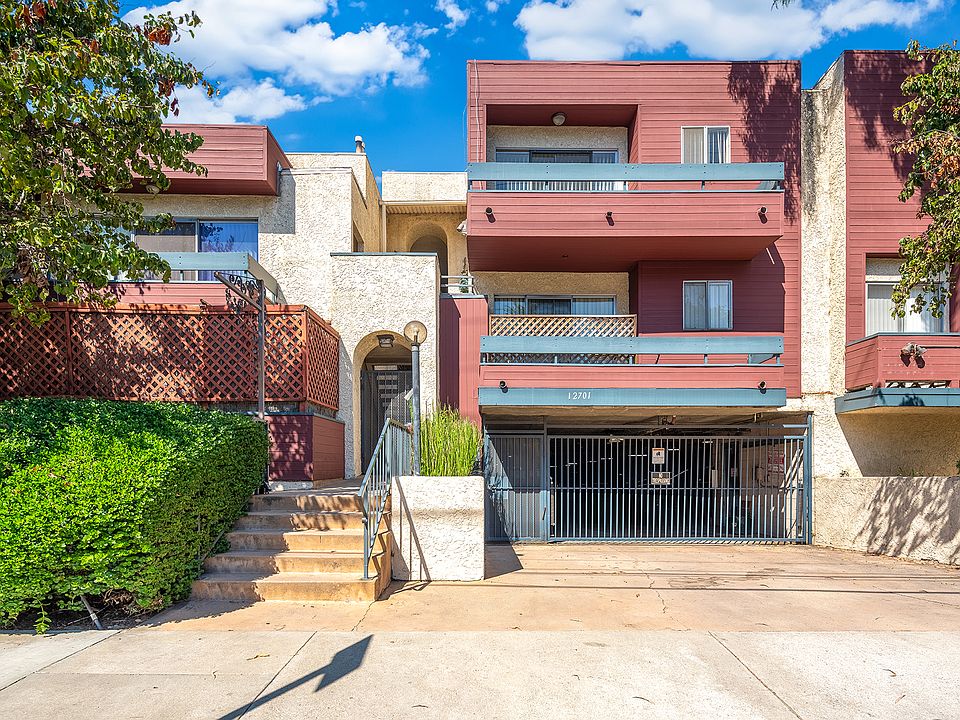 1st image of 12701 Moorpark St #104