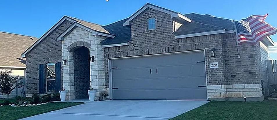 1st image of 220 Stag Way
