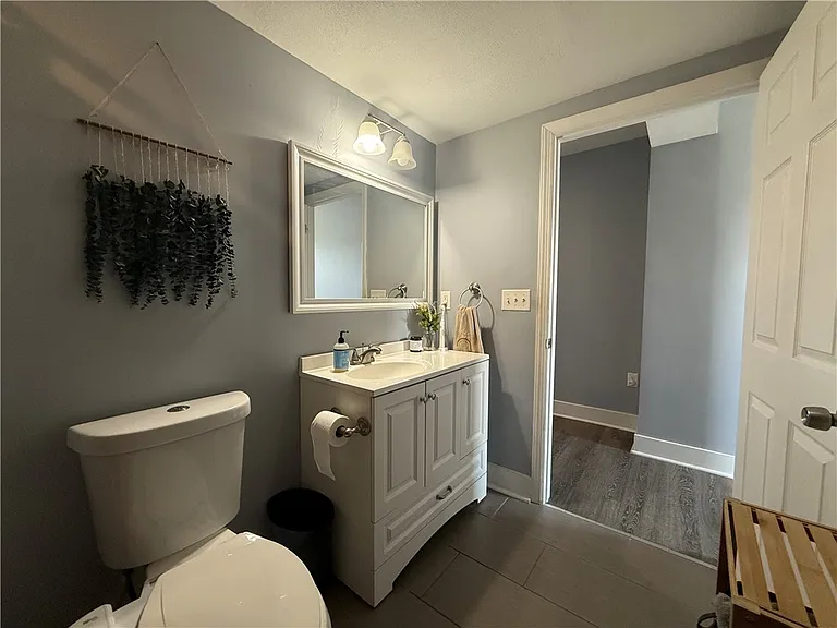 907 Spring Way — Photo 23