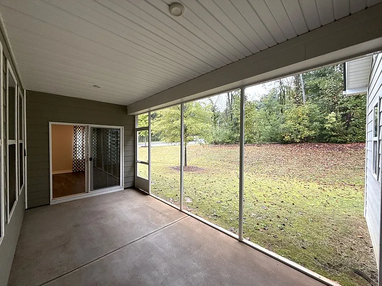 8807 Chapel Grove Crossing Dr — Photo 25