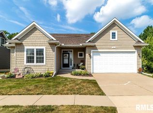 40 W Village Cir, Davenport, IA 52806
