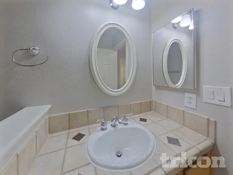 1947 Guinn Dr — Photo 15