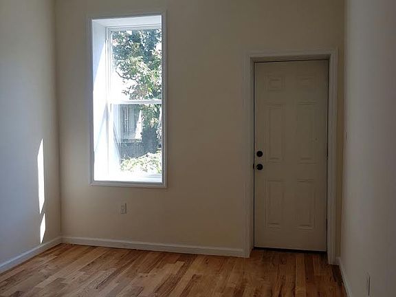 3rd image of 938A Dumont St