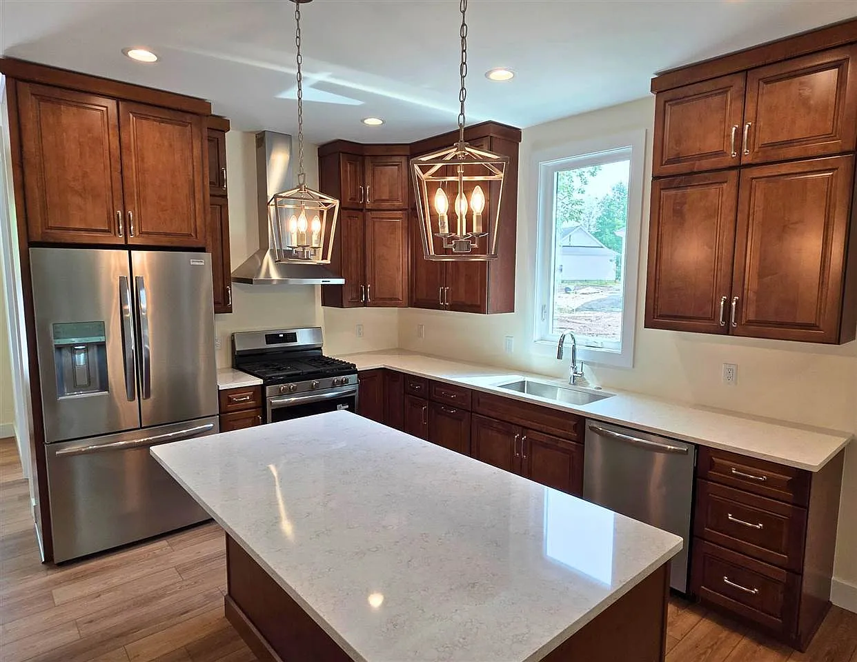 3 bed, 2.0 bath, 1203 sqft, $4,600 — Photo 3