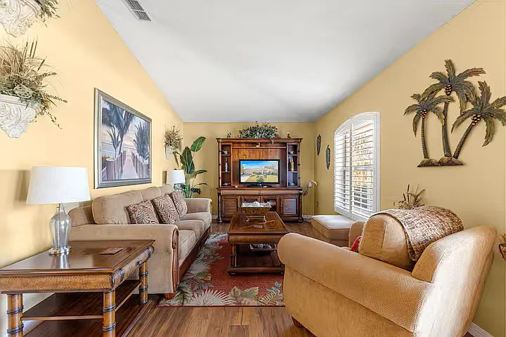 3 bed, 2000 sqft, $3,000 — Photo 3