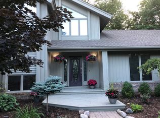 21912 Azalea Cir, Grosse Ile, MI 48138