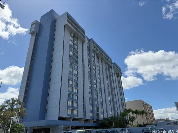 3045 Ala Napuaa Pl APT 1613, Honolulu, HI 96818