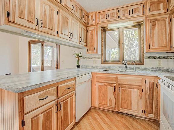 5th image of 111 Franklin Ave SW #1