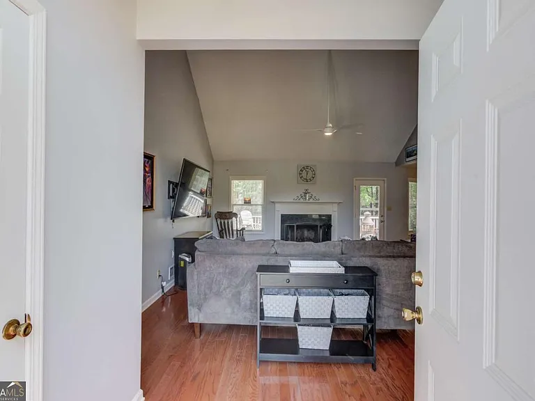 3314 Banks Mountain Dr — Photo 10