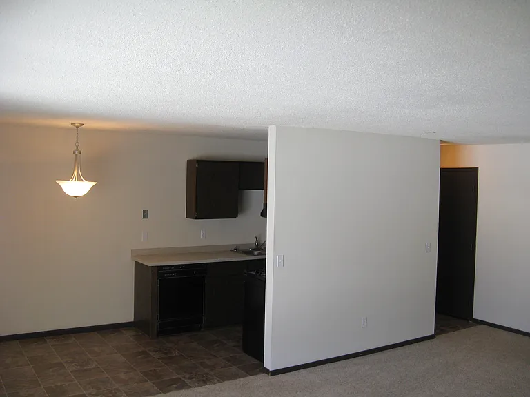 Plymouth Colony Apartments — Photo 13