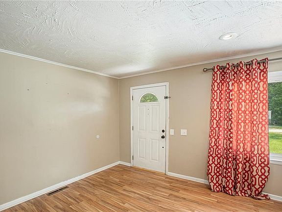 2nd image of 117 E 8th St