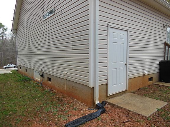 3rd image of 144 Shawnee Dr