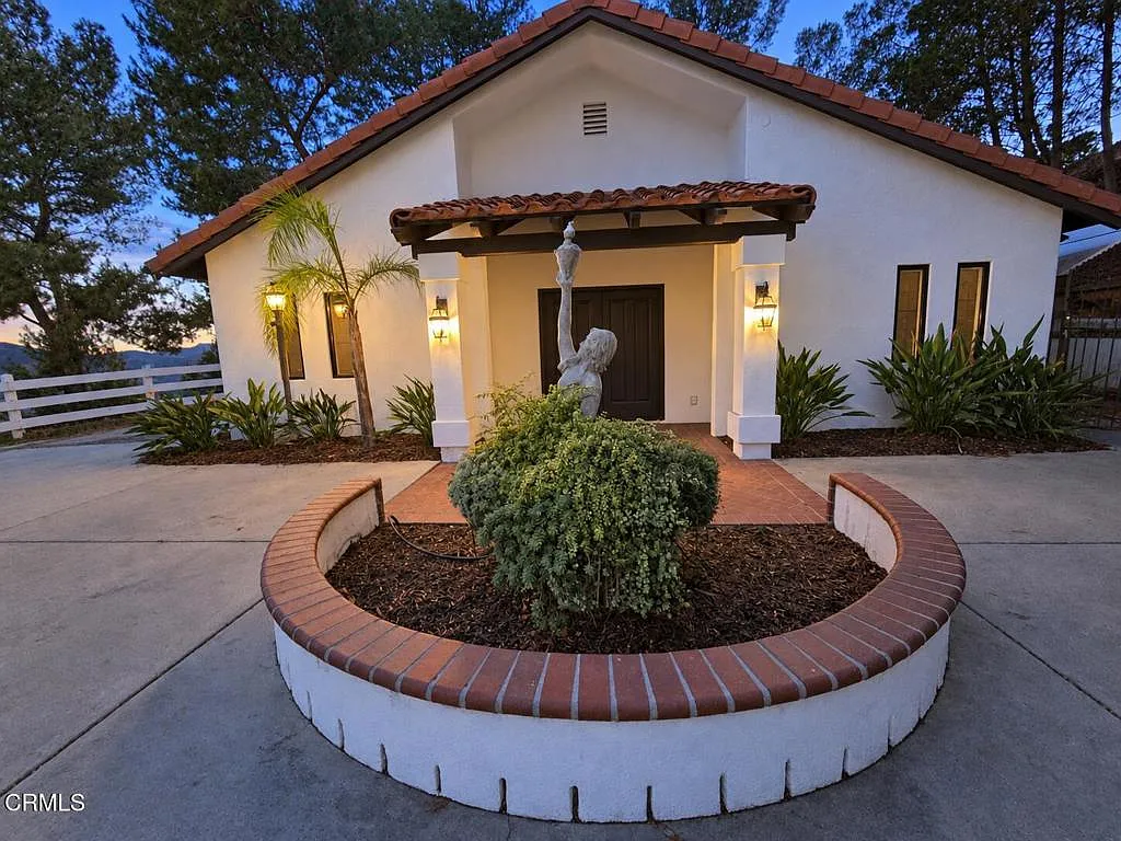 3 bed, 1300 sqft, $3,800 — Photo 2