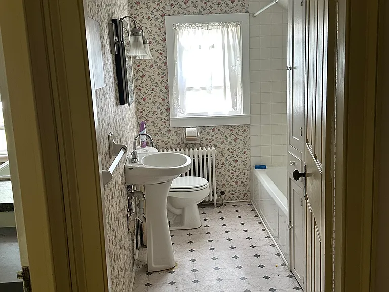 84 Court St — Photo 11
