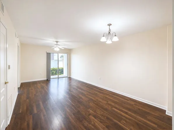 711 Halifax Ave #106, Daytona Beach, FL 32118