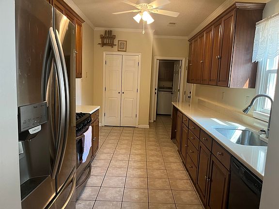 3rd image of 266 Twin Lakes Cir