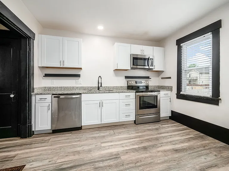 662 E Whittier St #662 — Photo 27