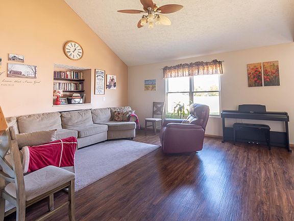 3rd image of 392 Ashford Ave