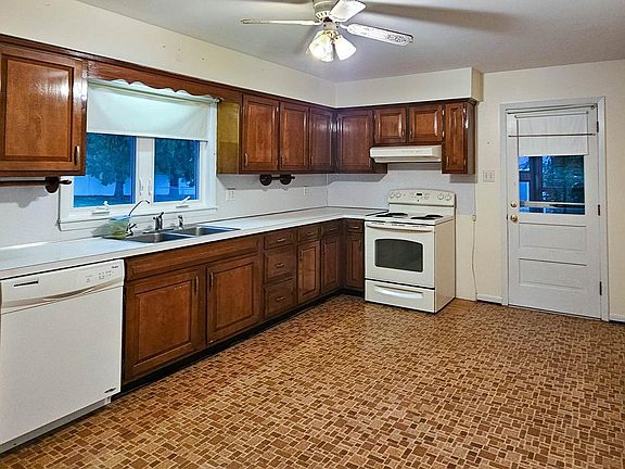 3rd image of 19218 Woodhaven Dr