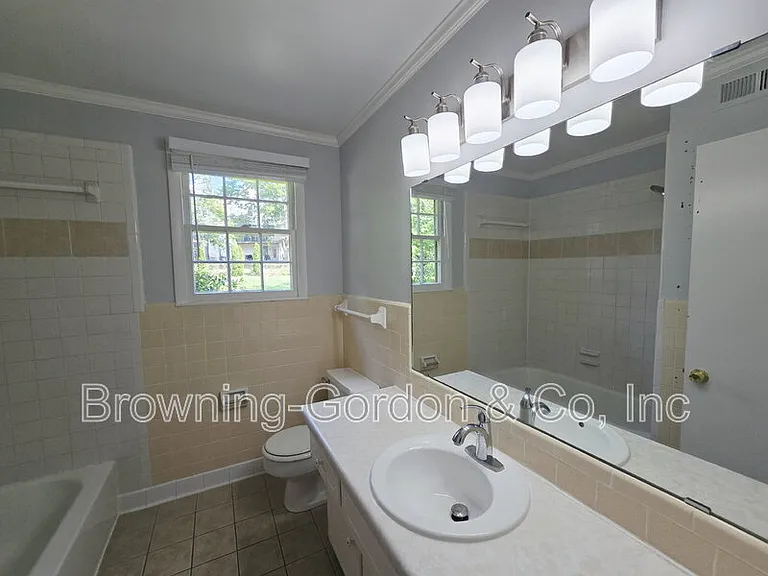 6468 Thunderbird Dr — Photo 8