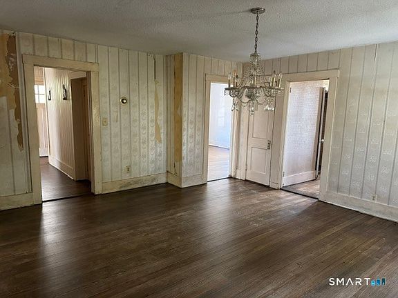 3rd image of 408 Huntington Road