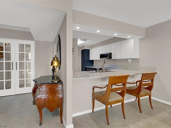 5th image of 730 S Royal Crest Cir Unit 425