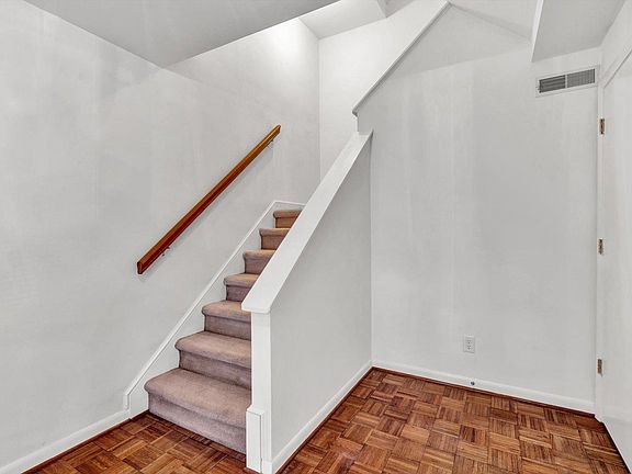 3rd image of 3554 Londonderry Ln