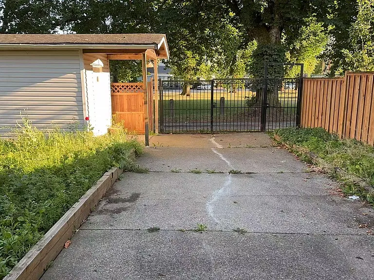 21XX Fraser Ave — Photo 3