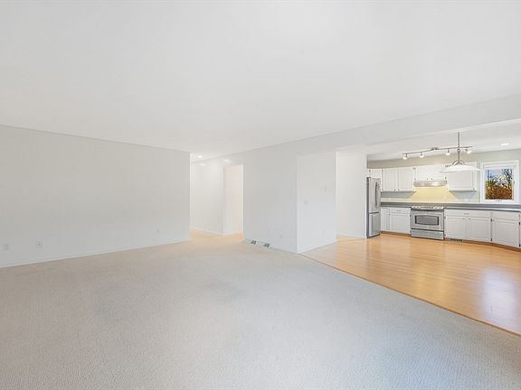 5th image of 2 Pine Grove Dr Unit 2