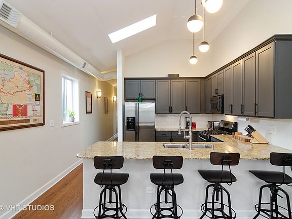 4th image of 2303 W Chicago Ave APT 4