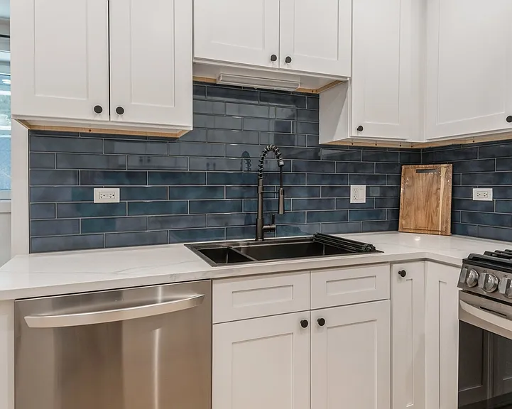 1535 W Estes Ave #G — Photo 12